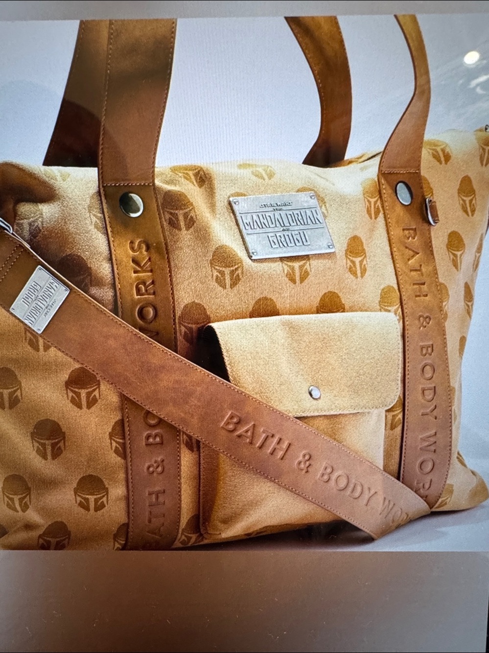 Star Wars Mythosaur Messenger Bag Mandalorian and Grogu - Picture 7 of 13